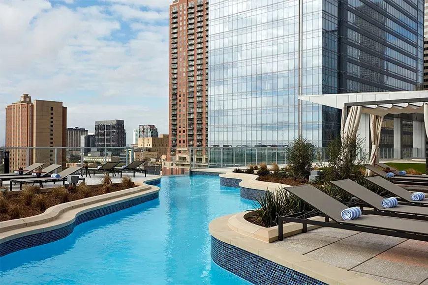 marriott marquis houston pool deck.